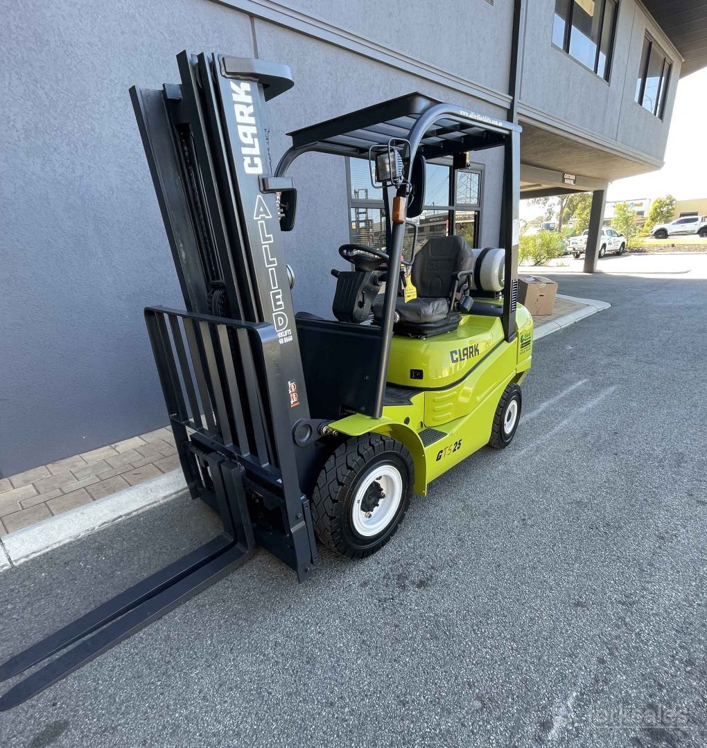 Clark 2.5T Forklift 2 Stage 4800mm