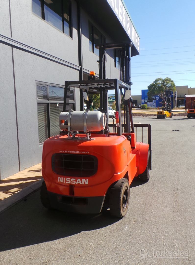 Nissan 4.5T LPG Forklift