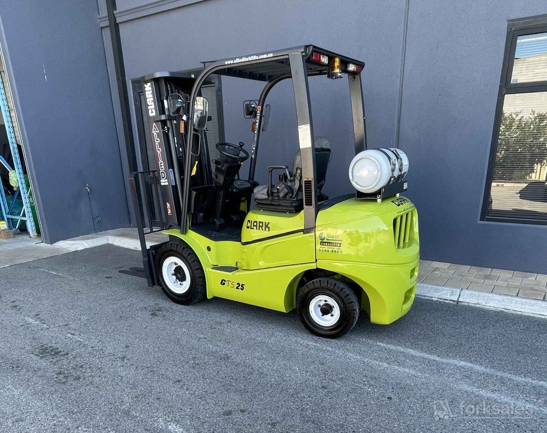 Clark 2.5T Forklift 2 Stage 4800mm