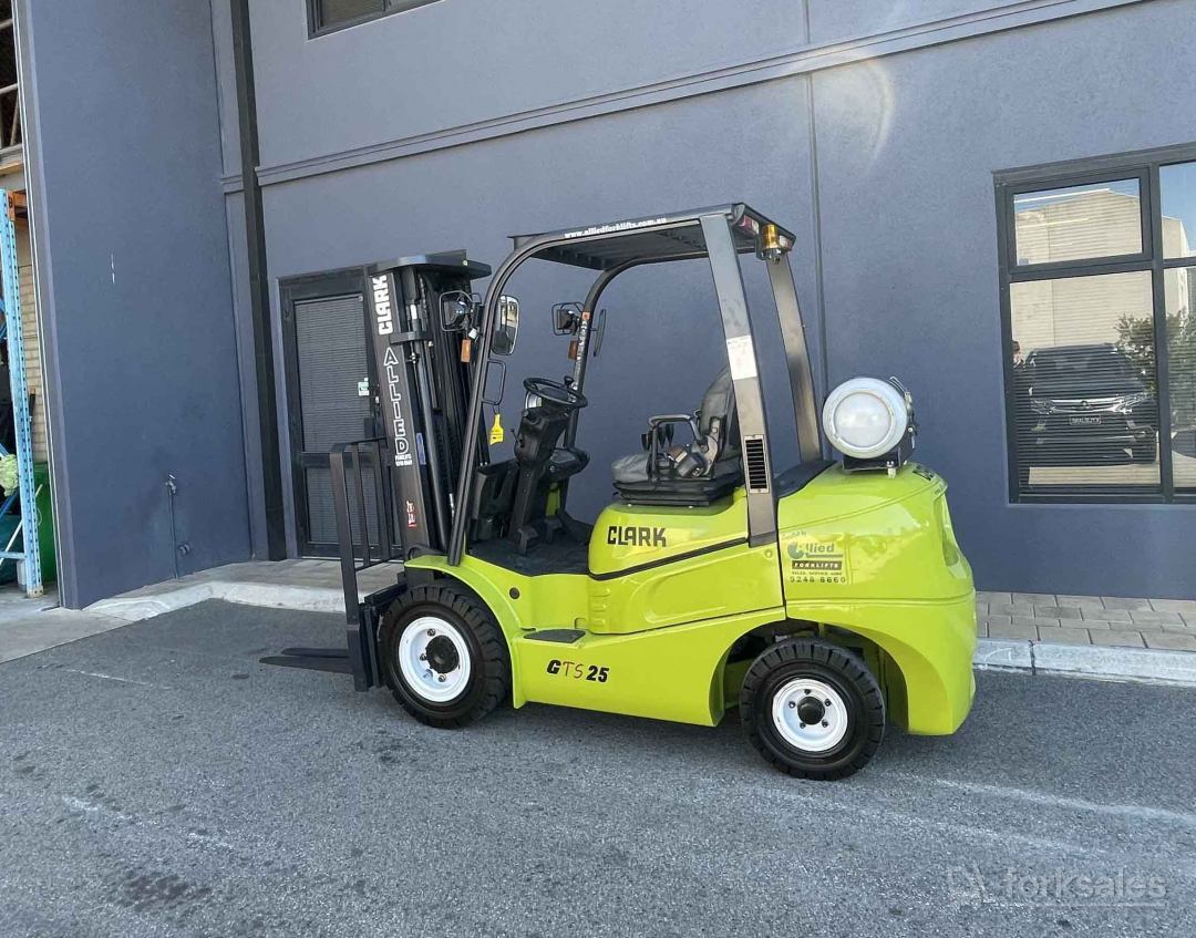 Clark 2.5T Forklift 2 Stage 4800mm