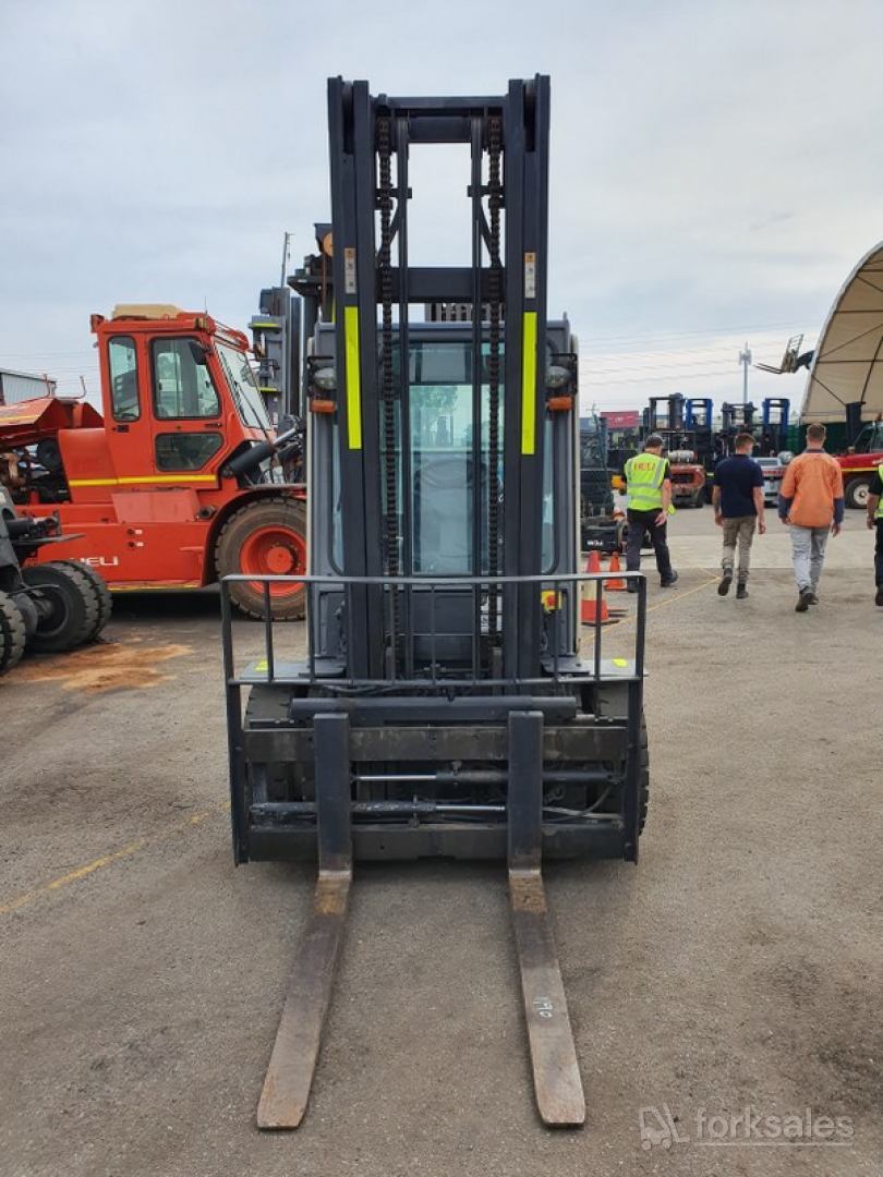 Crown 3.3T Diesel Forklift | 2 Stage Mast