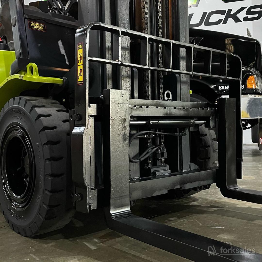 Clark 2.5T Forklift