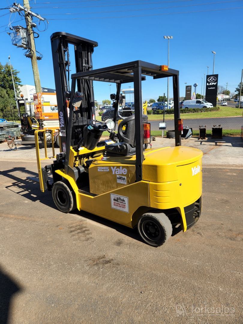 Yale 2.5T Electric Forklift