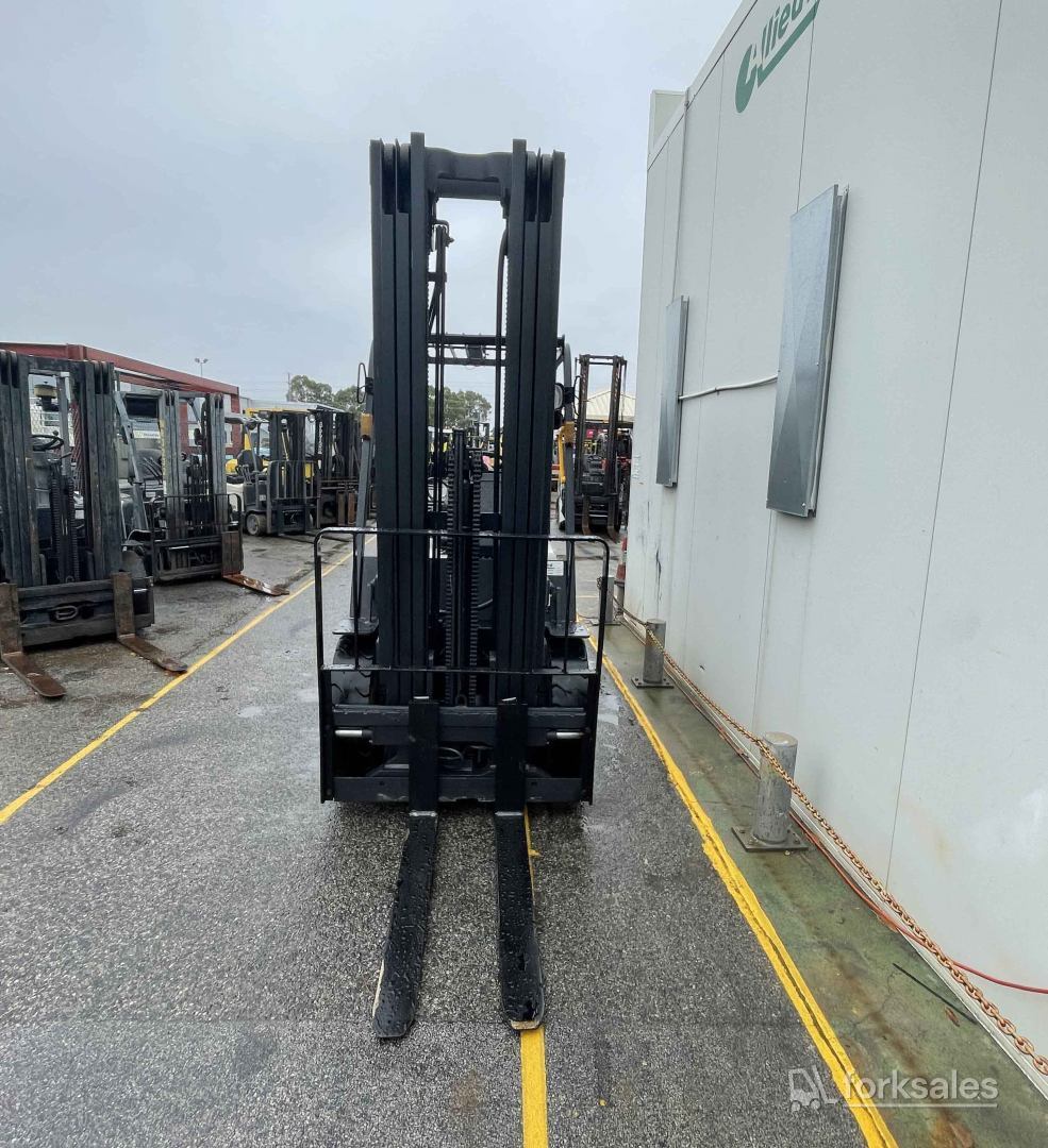 Crown 2.5T LPG Forklift | 6000mm Mast