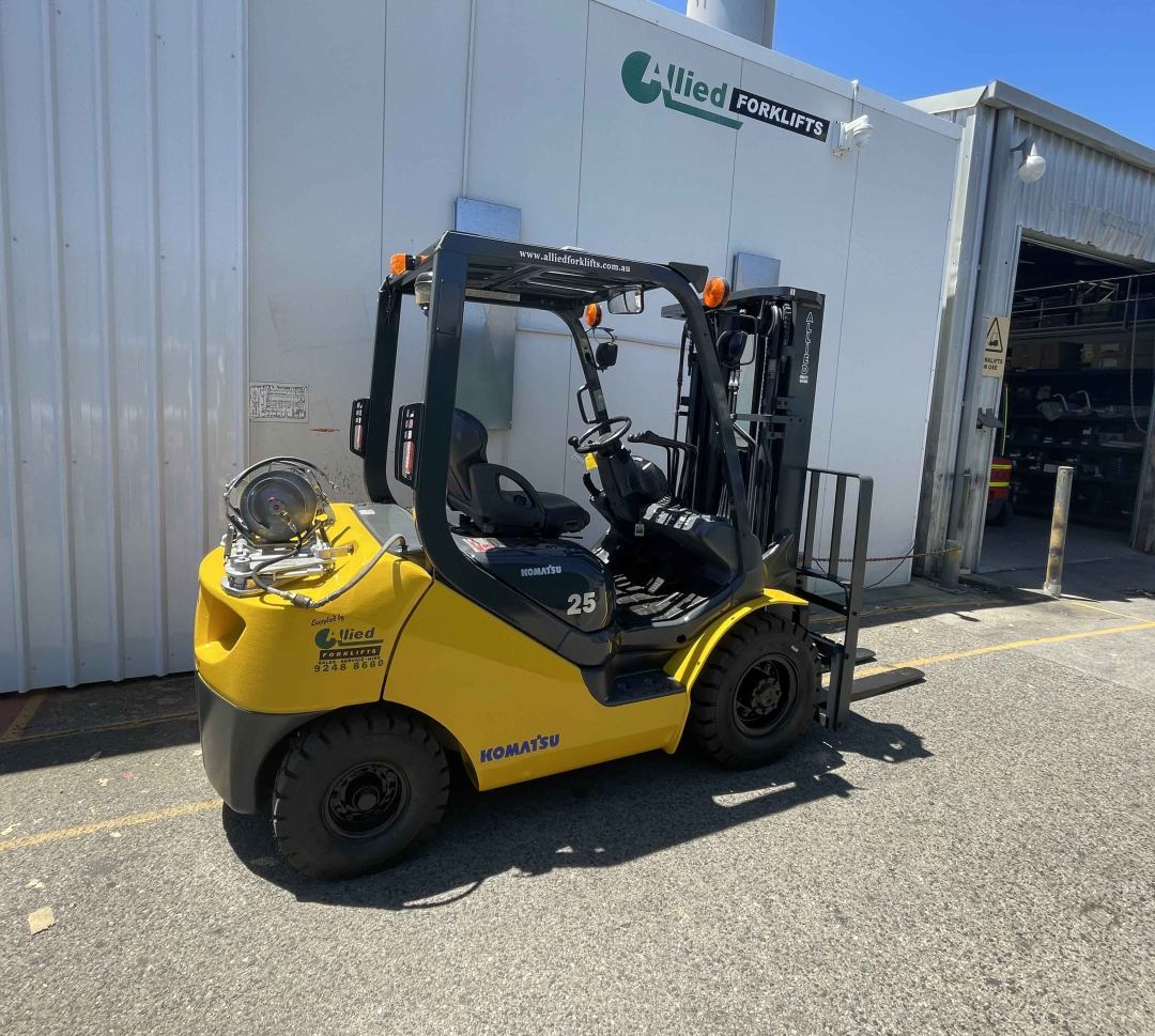 Komatsu 2.5T LPG Forklift