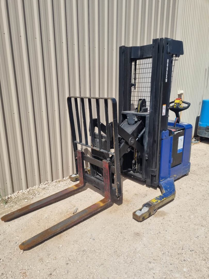 2009 Hyster Electric Walkie Reach Stacker