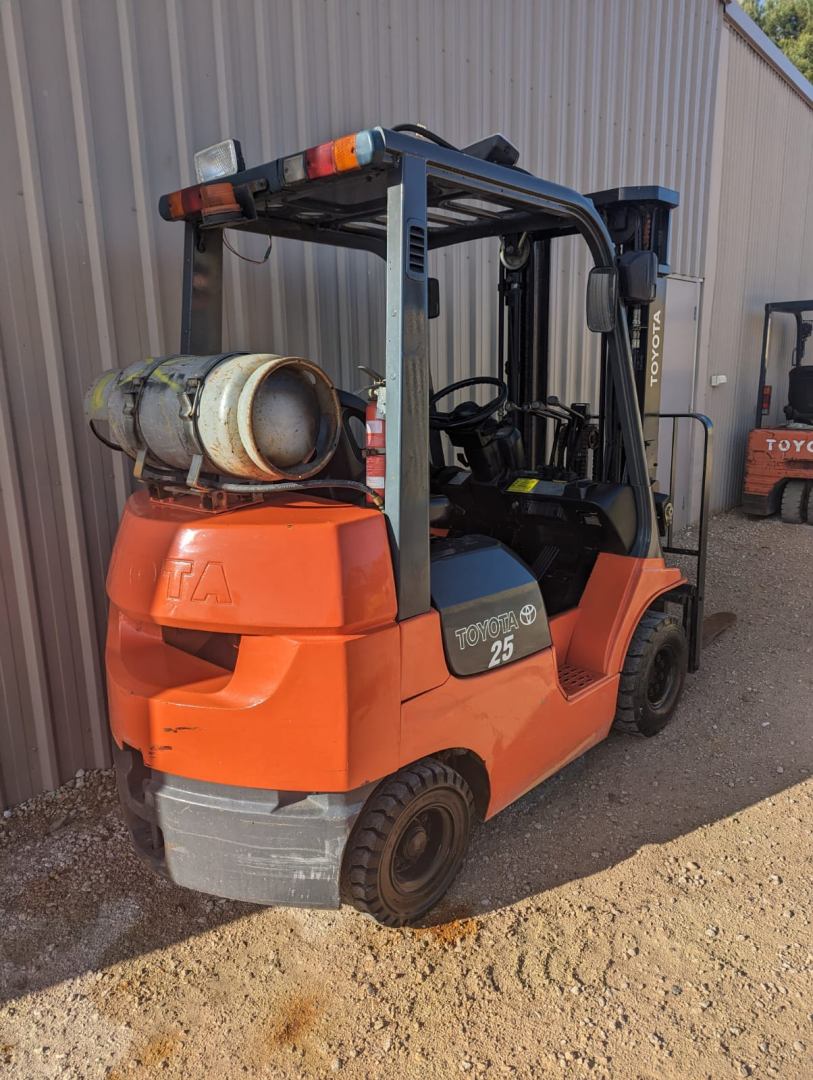 Toyota 2.5T LPG Forklift W/ Container Mast