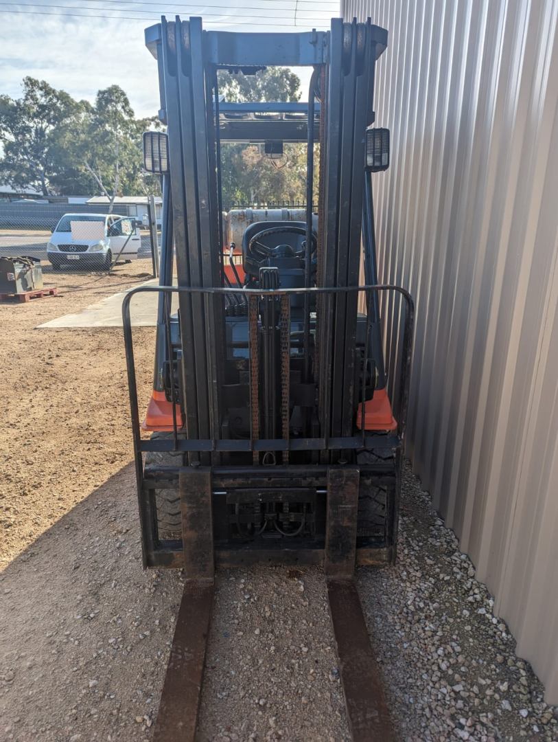 Toyota 2.5T LPG Forklift W/ Container Mast