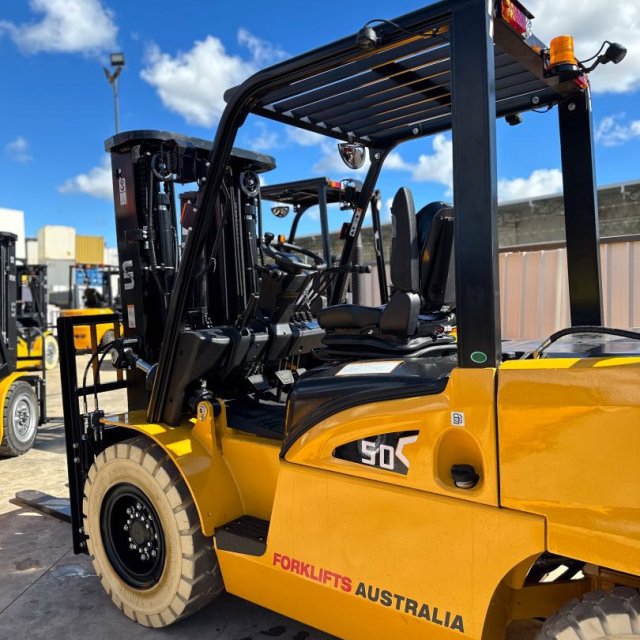 UN Forklift 5T LPG