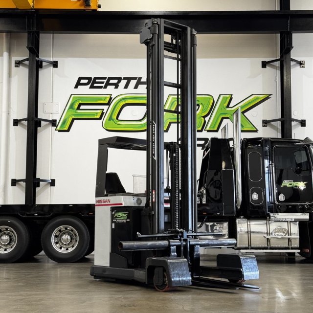 Nissan 2.5T All-Directional Reach Truck