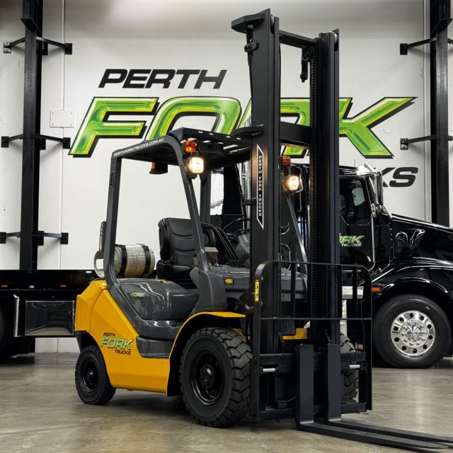 Komatsu 2.5T Forklift