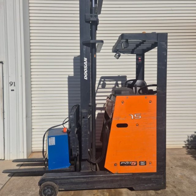 2012 Doosan 1.5T Electric Reach Truck