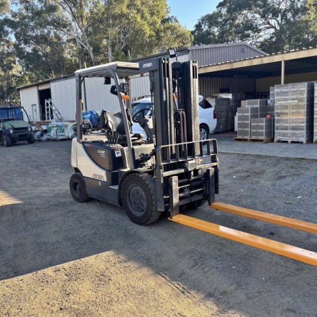 2017 Crown CG25P-5 Forklift   - Starts, Ru