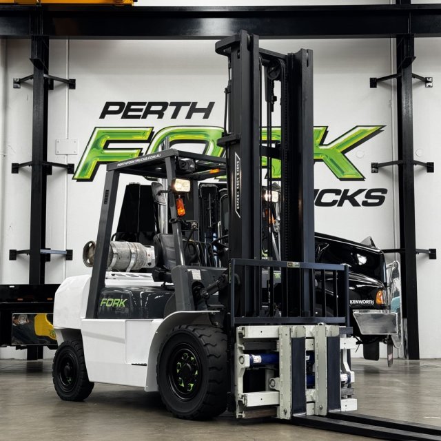 TCM 4.5T Dual Fuel Forklift