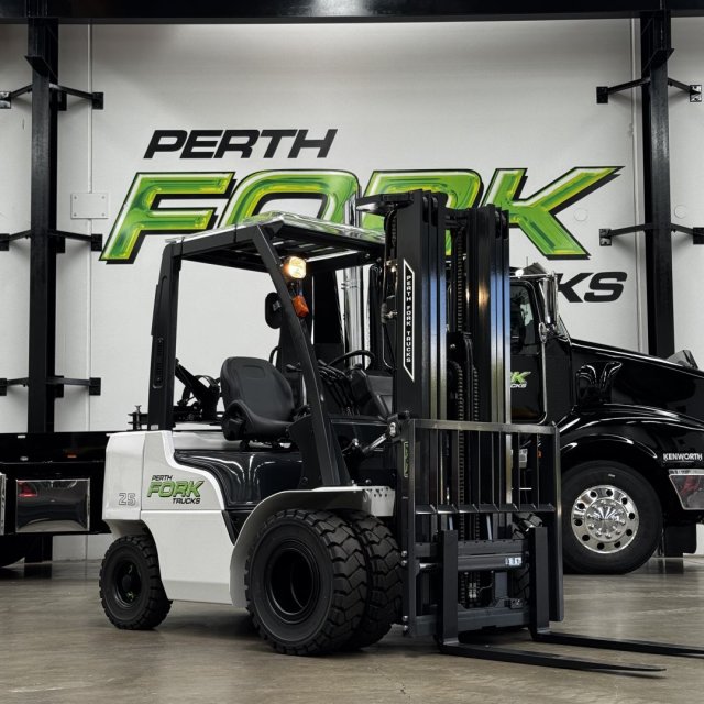 TCM 2.5T Dual Wheel Forklift