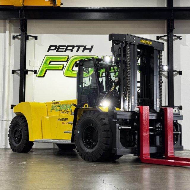 Hyster 32T Forklift