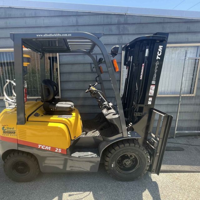 TCM 2.5T LPG Forklift